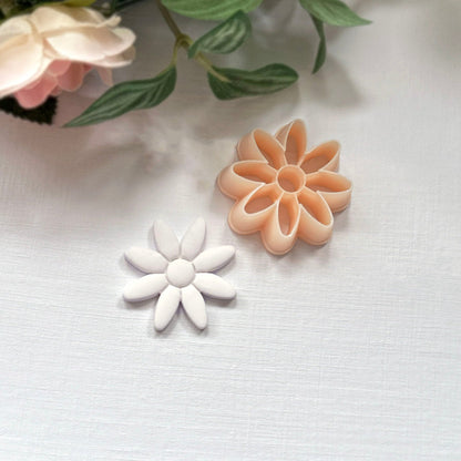 Daisy clay cutter with embossed inner detail. Great for polymer clay earring makers.
