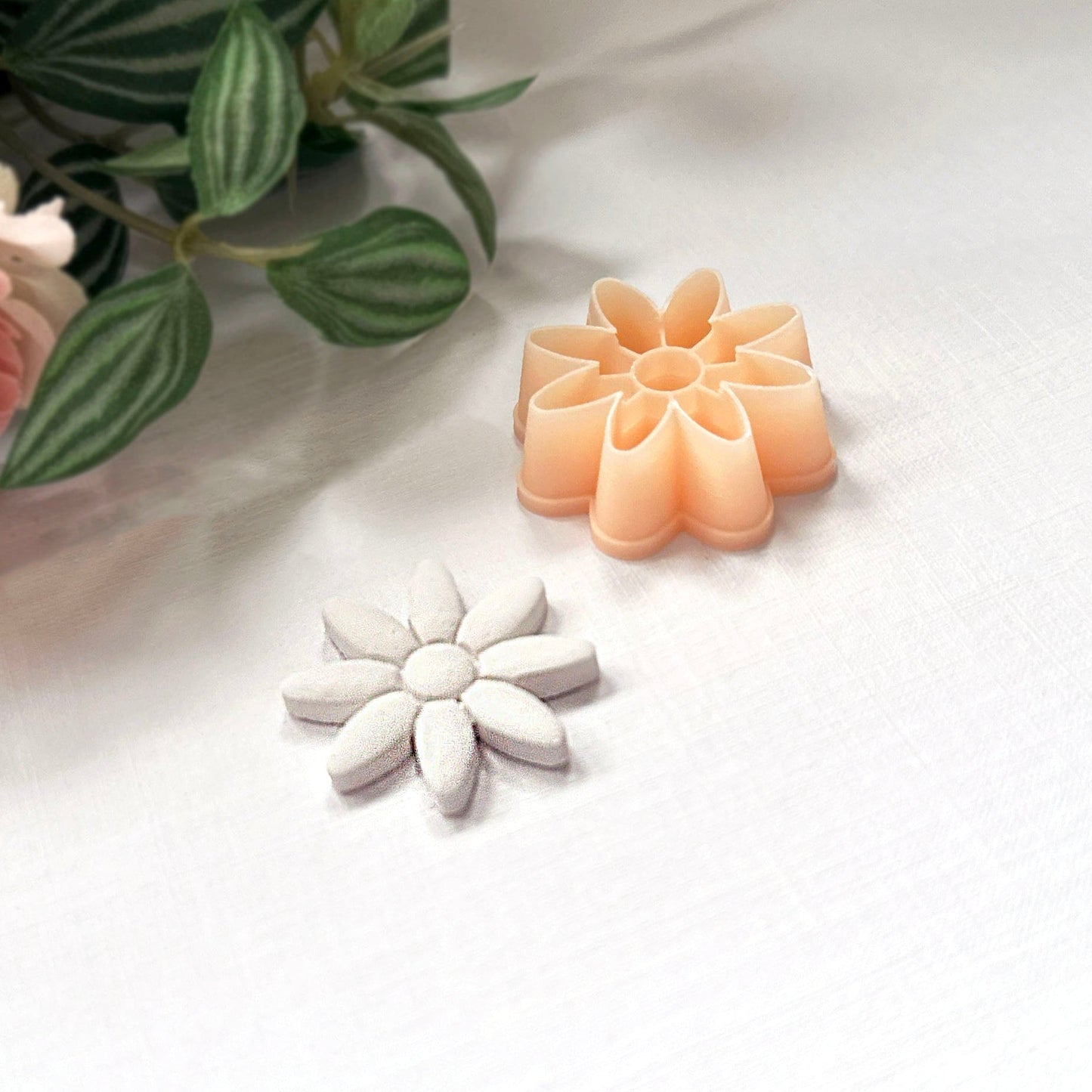 Daisy clay cutter with embossed inner detail. Great for polymer clay earring makers.