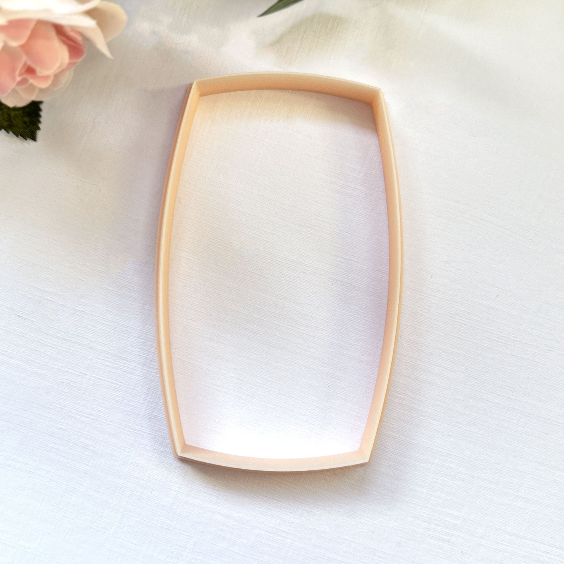 large curved rectangle clay cutter in a barrel shape, great for coasters, trinket dishes, wall art, clocks. Sizes avaliable from 80-180mm