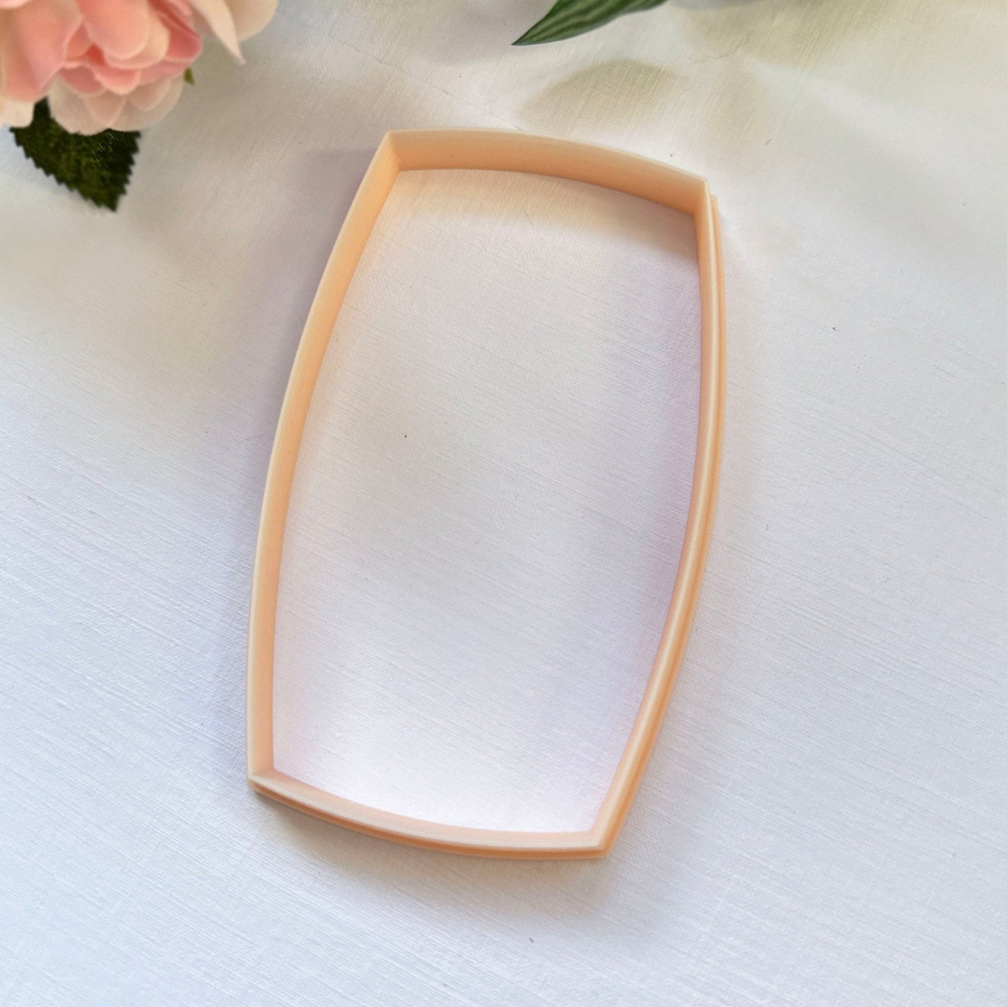 large curved rectangle clay cutter in a barrel shape, great for coasters, trinket dishes, wall art, clocks. Sizes avaliable from 80-180mm