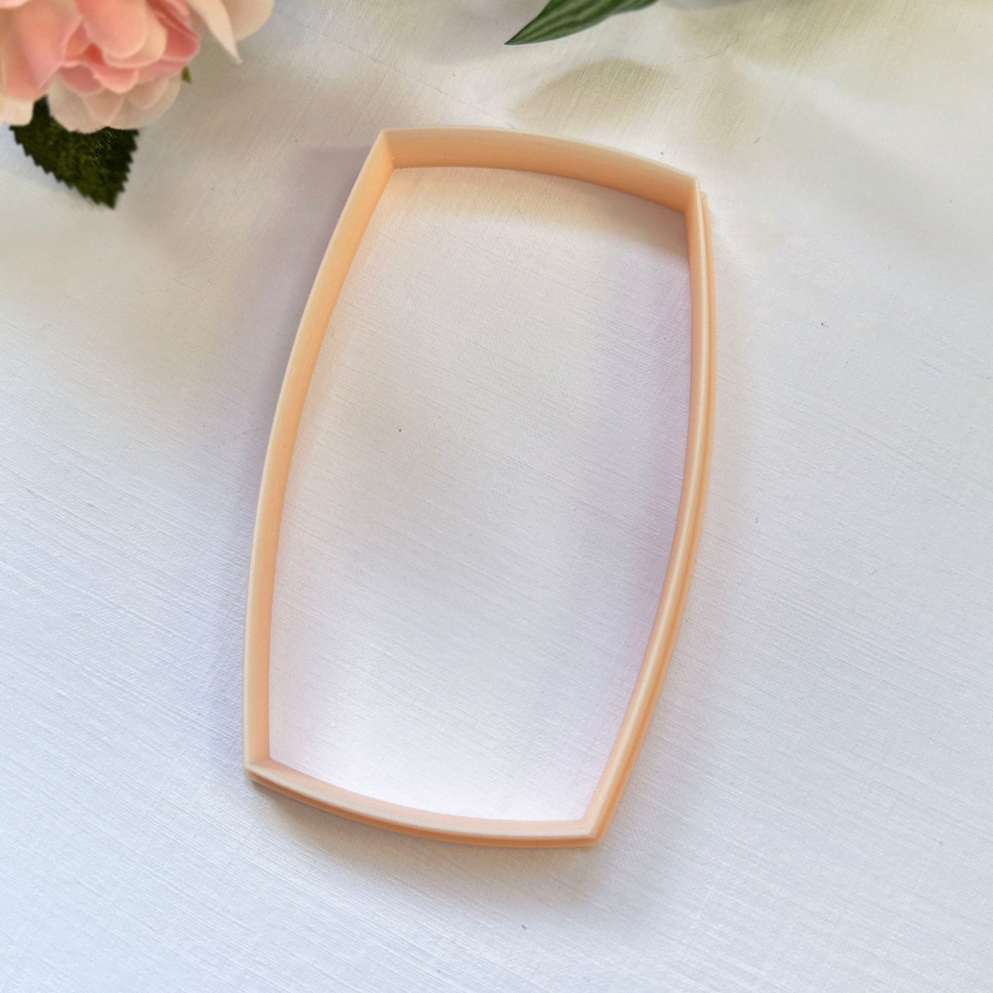 large curved rectangle clay cutter in a barrel shape, great for coasters, trinket dishes, wall art, clocks. Sizes avaliable from 80-180mm